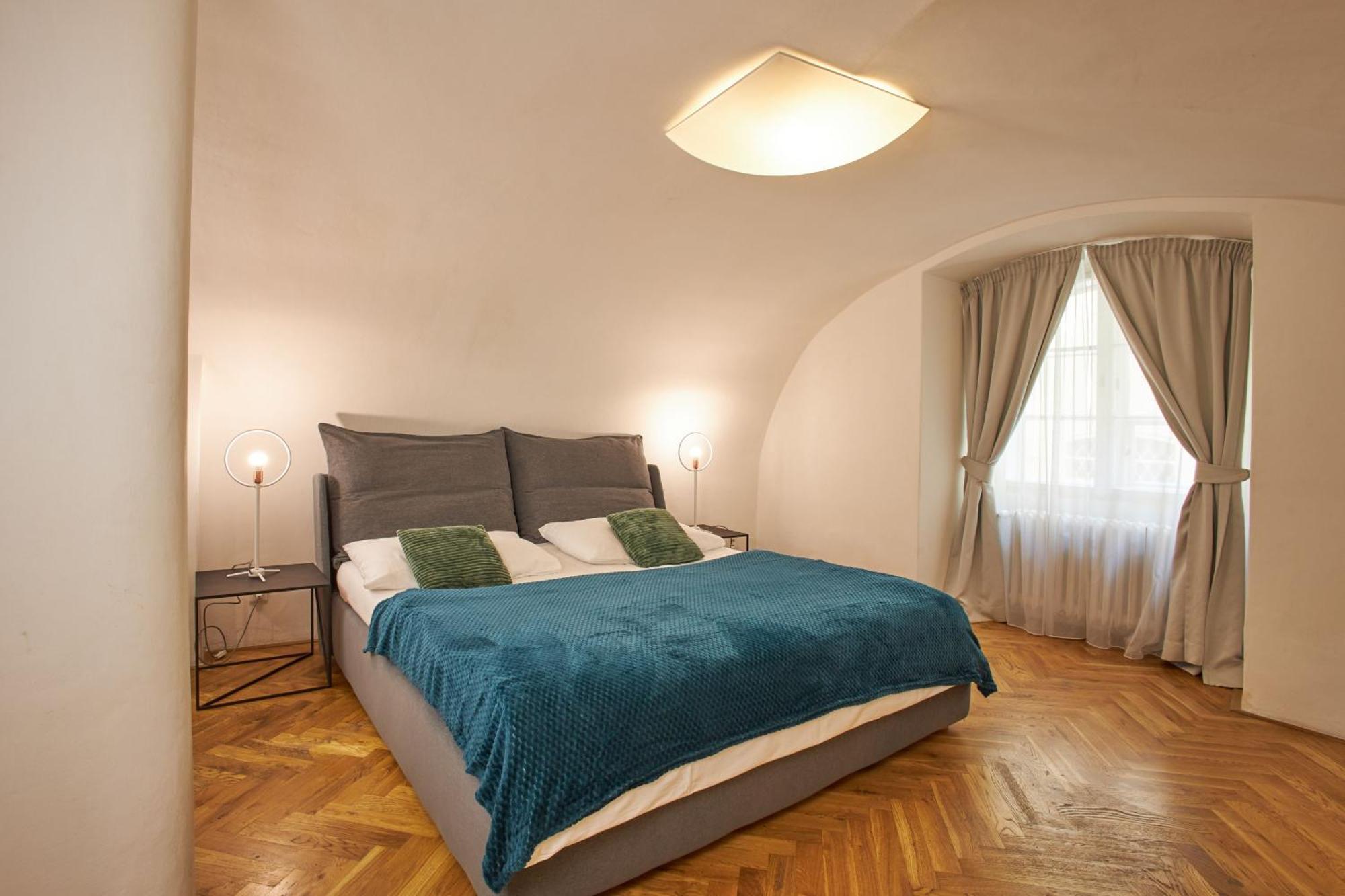 Lazenska N4 Prague